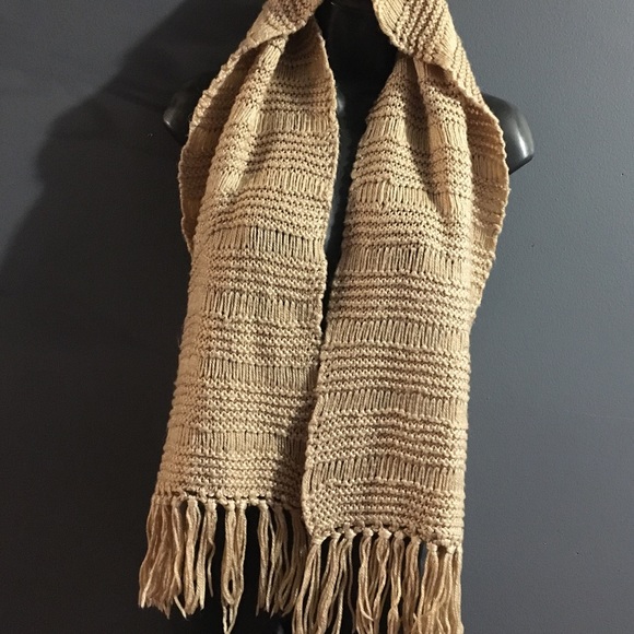 Tan Crochet 🧶 Scarf 🧣 - Picture 1 of 9